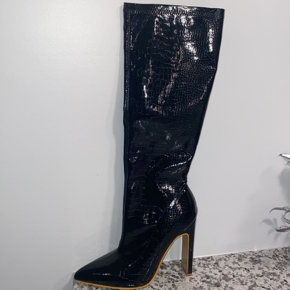Women’s black crock tall heeled boots - Picture 1 of 4